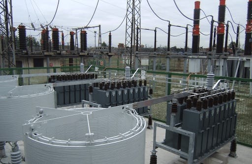 Installation de batterie de condensateurs sur un site industriel