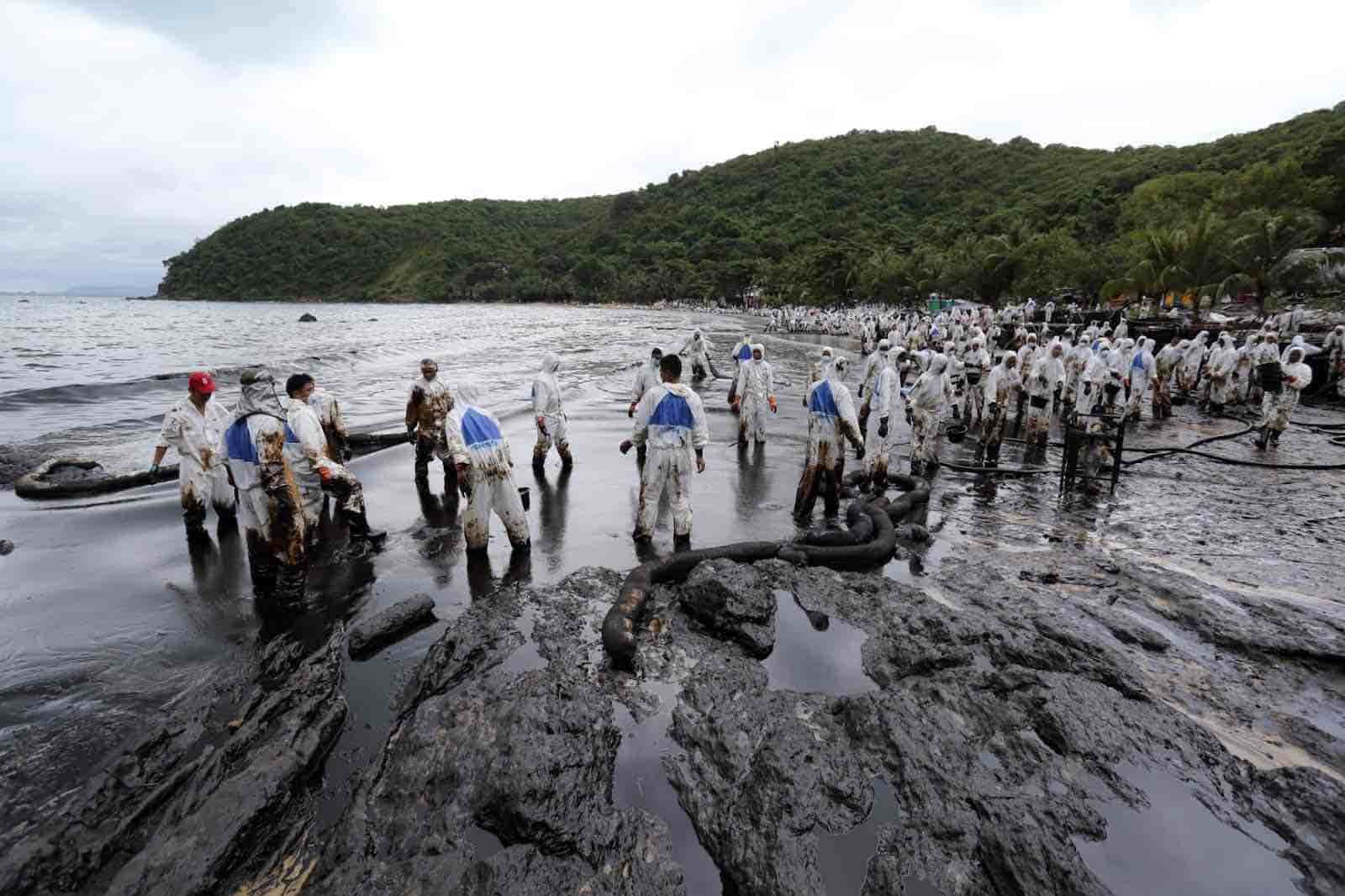 plage pétrole